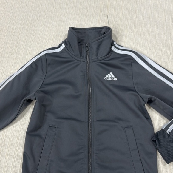 SOLD!Size 4 little boy brand bundle (nike/ adidas/ under armour) - Picture 5 of 6